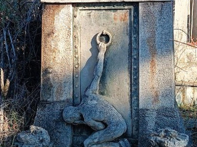 kladbishcha-tbilisi-zhivye-istorii-v-gorode-mertvykh