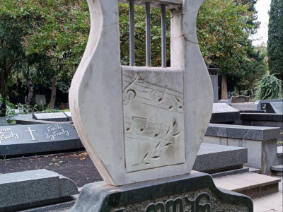 kladbishcha-tbilisi-zhivye-istorii-v-gorode-mertvykh